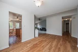 176 Jefferson Ln, Streamwood, IL 60107 - Photo 8