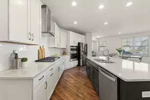 2534 Leander Ct, Woodridge, IL 60517 - Photo 4