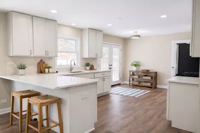 711 Woodhollow Lane, Buffalo Grove, IL 60089 - Photo 2