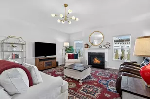 429 Fairway Ln, Sycamore, IL 60178 - Photo 2