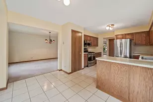 1775 Lakeview Dr, Wheeling, IL 60090 - Photo 4