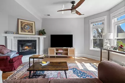 2156 W Belle Plaine Avenue, Chicago, IL 60618 - Photo 4