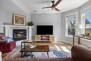 2156 W Belle Plaine Ave, Chicago, IL 60618 - Photo 4