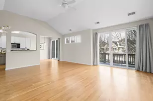 360 Promontory Ln, Wauconda, IL 60084 - Photo 4