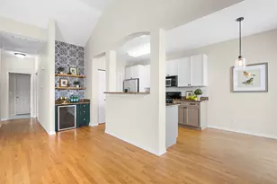 360 Promontory Ln, Wauconda, IL 60084 - Photo 8