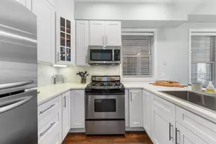 3736 N Janssen Ave, Chicago, IL 60613 - Photo 10