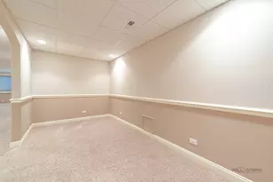 2059 Broadmoor Ln, Vernon Hills, IL 60061 - Photo 32