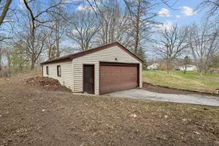 2412 W 3rd St, Coal Valley, IL 61240 - Photo 34