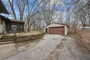 2412 W 3rd St, Coal Valley, IL 61240 - Photo 4