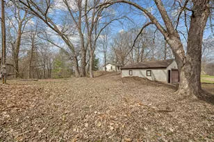 2412 W 3rd St, Coal Valley, IL 61240 - Photo 32