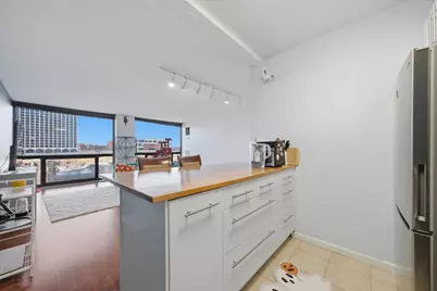 4343 N Clarendon Avenue #613, Chicago, IL 60613 - Photo 10