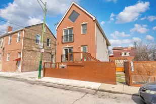 1024 W 18th Pl, Chicago, IL 60608 - Photo 4