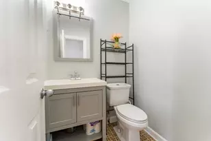 1024 W 18th Pl, Chicago, IL 60608 - Photo 10