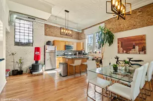 2048 W Evergreen Ave, Chicago, IL 60622 - Photo 2