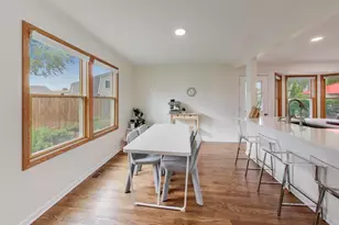 3790 Whispering Trails Dr, Hoffman Estates, IL 60192 - Photo 4