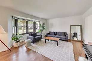 3790 Whispering Trails Dr, Hoffman Estates, IL 60192 - Photo 2