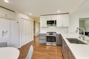 3790 Whispering Trails Dr, Hoffman Estates, IL 60192 - Photo 8