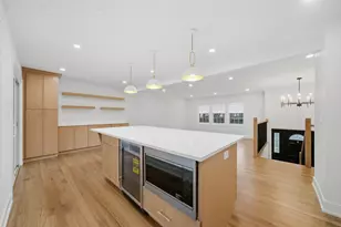 2S245 Mayfield Ln, Glen Ellyn, IL 60137 - Photo 8