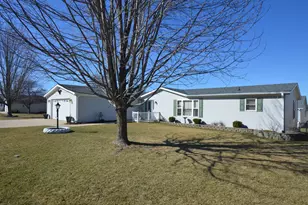 5634 Buttercup Ln, Machesney Park, IL 61115 - Photo 1