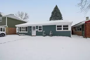 9804 S Maplewood Ave, Evergreen Park, IL 60805 - Photo 2
