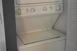 225 E 59th St, Chicago, IL 60637 - Photo 8