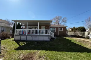 913 Canal St, Ottawa, IL 61350 - Photo 1