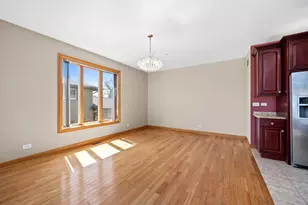 10225 S 81st Ct, Palos Hills, IL 60465 - Photo 6