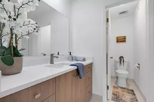 9240 Gross Point Rd, Skokie, IL 60077 - Photo 12