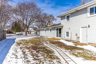 1455 Erie St, Elgin, IL 60123 - Photo 32