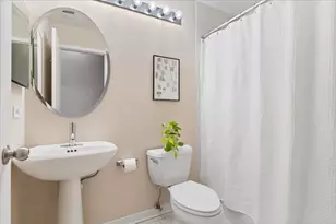 300 W Grand Ave, Chicago, IL 60654 - Photo 16