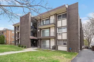 27 S Waiola Ave, La Grange, IL 60525 - Photo 1