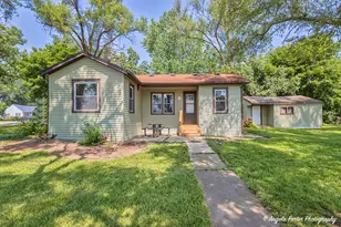 1501 Round Lake Dr, Round Lake Beach, IL 60073 - Photo 1