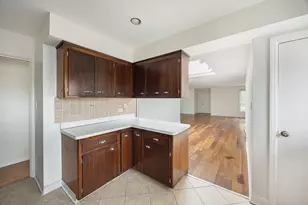 9200 Kedvale Ave, Skokie, IL 60076 - Photo 8