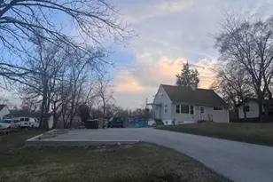 28W625 Lester St, West Chicago, IL 60185 - Photo 2