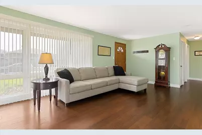 9966 S California Avenue, Evergreen Park, IL 60805 - Photo 4