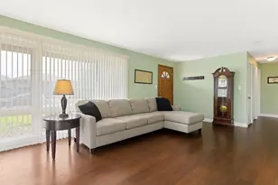 9966 S California Ave, Evergreen Park, IL 60805 - Photo 4