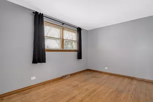 7102 Beechnut Ln, Darien, IL 60561 - Photo 10