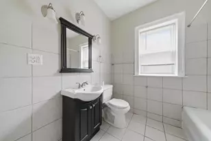 7634 S Phillips Ave, Chicago, IL 60649 - Photo 4