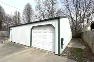 517 College Ave, Centralia, IL 62801 - Photo 12