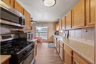 225 E Lincoln Avenue, Glendale Heights, IL 60139 - Photo 8