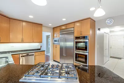 240 Osage Terrace, Buffalo Grove, IL 60089 - Photo 8