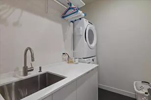 559 E 50th St, Chicago, IL 60615 - Photo 32