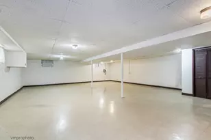109 W Berkshire Ln, Mount Prospect, IL 60056 - Photo 16