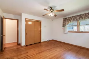 109 W Berkshire Ln, Mount Prospect, IL 60056 - Photo 8