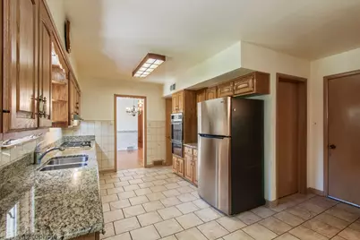 109 W Berkshire Lane, Mount Prospect, IL 60056 - Photo 12