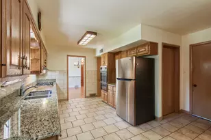 109 W Berkshire Ln, Mount Prospect, IL 60056 - Photo 12