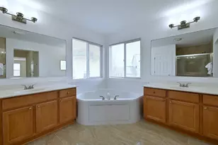 2914 Kelly Dr, Elgin, IL 60124 - Photo 24