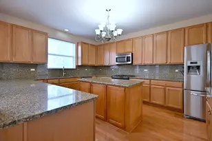2914 Kelly Dr, Elgin, IL 60124 - Photo 8