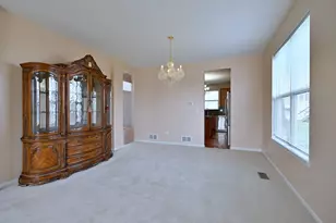 2914 Kelly Dr, Elgin, IL 60124 - Photo 4