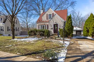 300 S Cumberland Pkwy, Des Plaines, IL 60016 - Photo 1